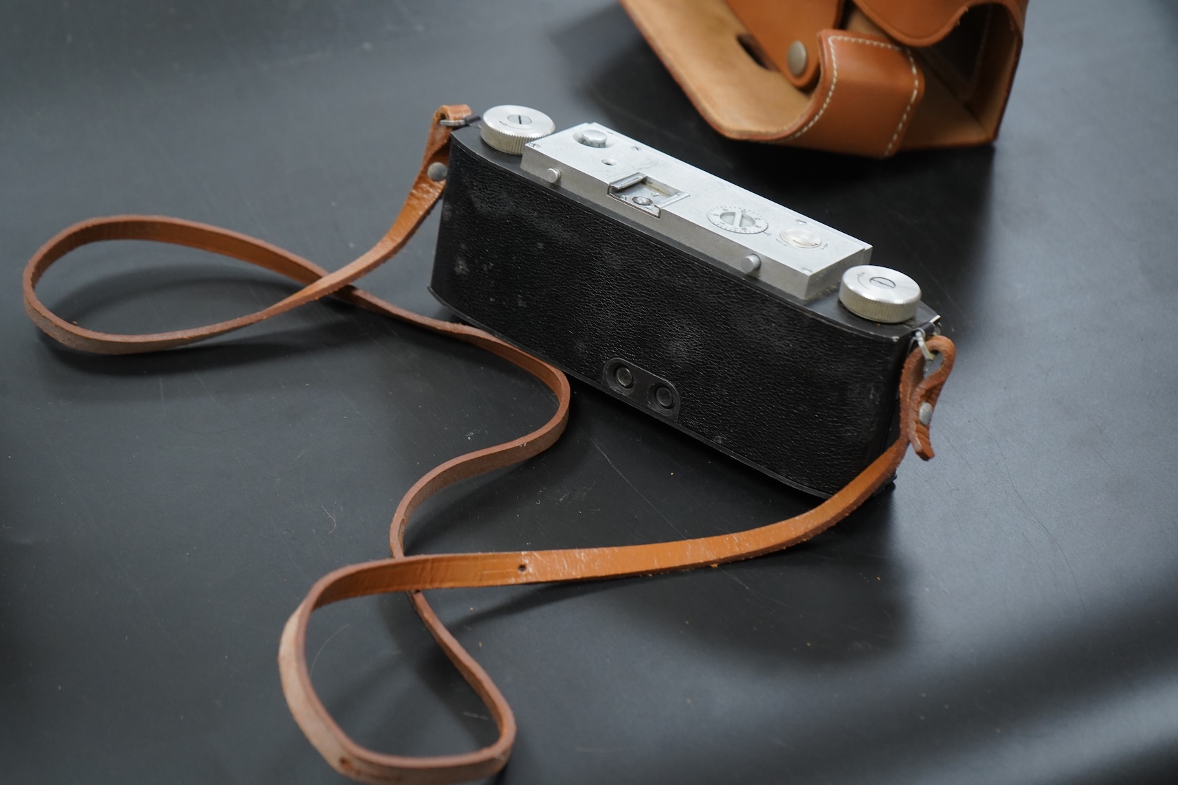 A David White 35mm stereo realist camera, F3.5 Lens, with case